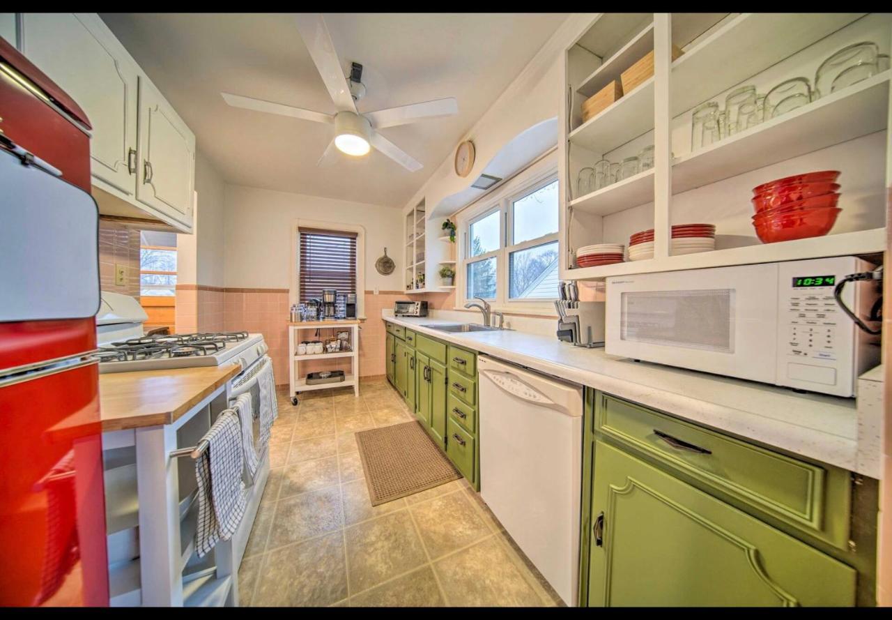Modern Home • Family Friendly • Grill • Fireplace Erie Εξωτερικό φωτογραφία